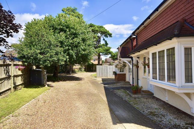 Thumbnail Detached house for sale in Holly Oak Cottage, The Chilterns, Leighton Buzzard