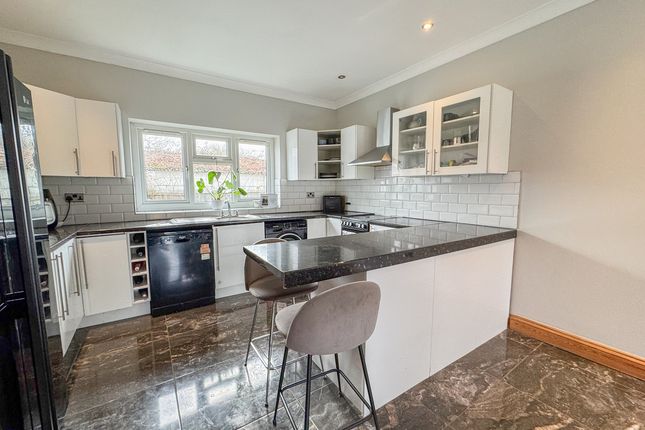 17, Silverthorne Close, Rochford photo 3