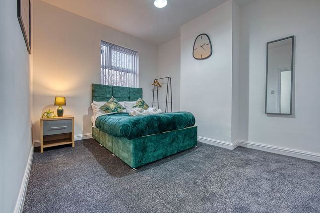 Flat to rent in Madeley Road, Birmingham