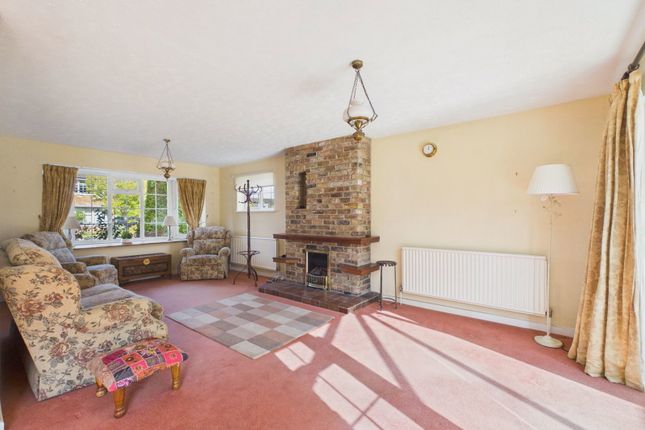 1, Holming End, Horsham photo 3