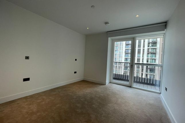 Flat to rent in Cassini Apartments, Cascade Way, London, Greater London