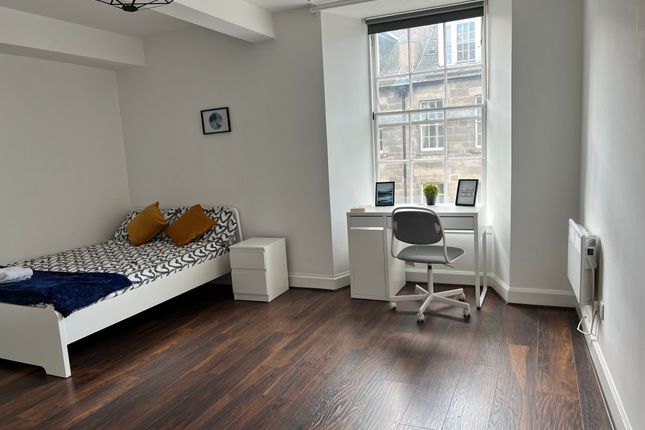 Room to rent in Drummond Street, Edinburgh