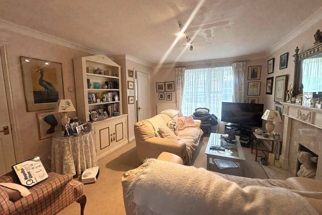 10 Boardman Close, Barnet photo 3