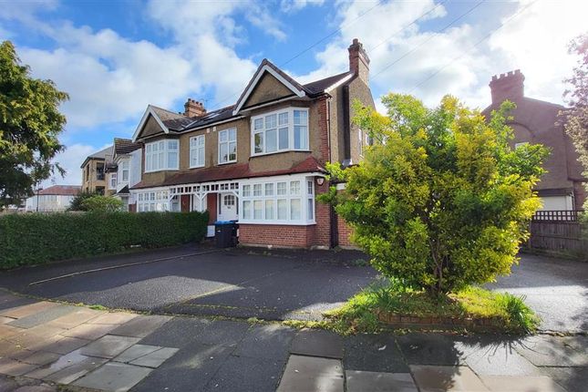 Maisonette to rent in Nunns Road, Enfield