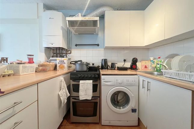 8XX James Croft, Graeme Road, Greater London photo 5