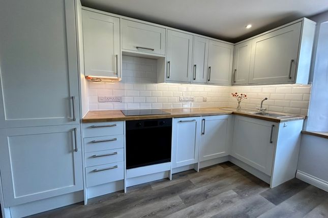 Flat 2, Estate House, West Street, AXMINSTER photo 3