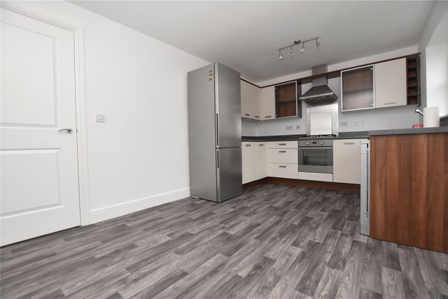 19, Bronte Close, Wakefield photo 3
