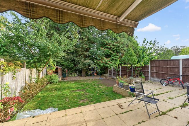 15, Farnham Close, London photo 4