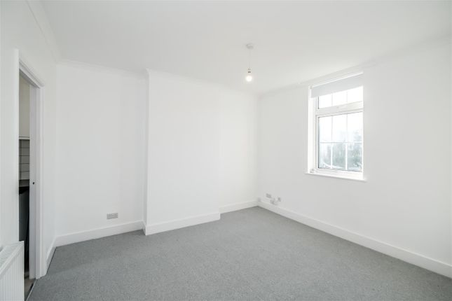 3A, Halstead Road, London photo 4