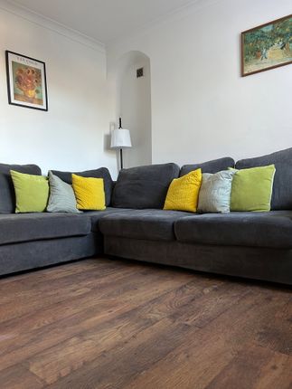 42, Woodford Road, Watford photo 2