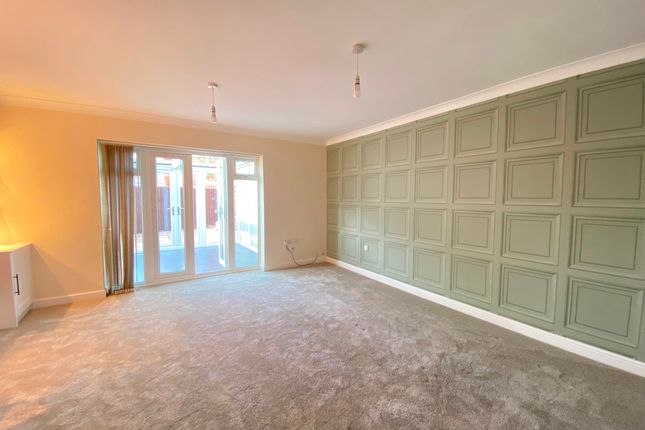 2 Oaklands Court, Weston, Crewe photo 2