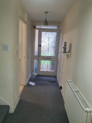 Terraced house to rent in 4 Double Bed Townhouse, Lyneham Walk, Hackney, London
