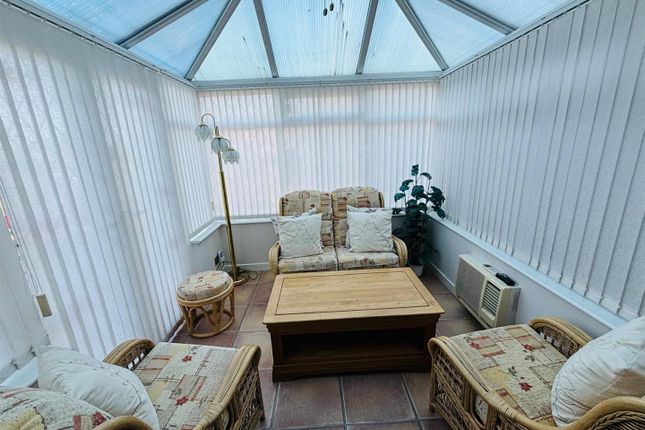 8, Westover Close, Leeds photo 3