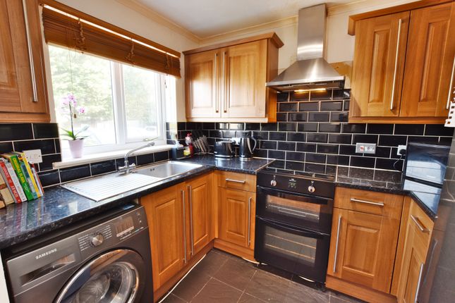 Flat 8, Rydal Court, Grasmere Close, Watford photo 4