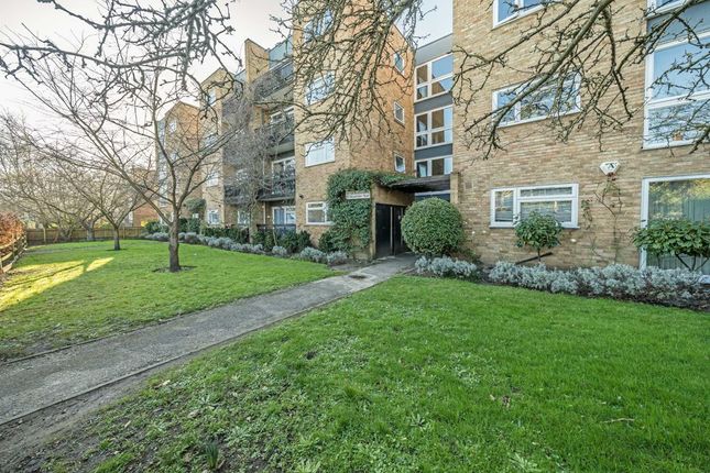 Flat for sale in Gloucester Road, Norbiton, Kingston Upon Thames