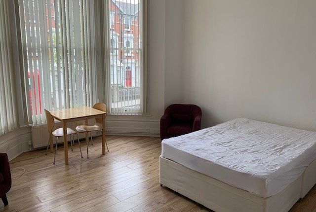 Thumbnail Studio to rent in West End Lane, London