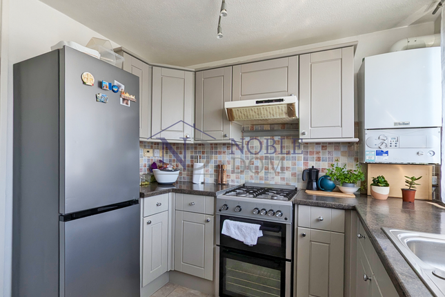 4 Bedroom 2 Bathroom Flat In Isleworth