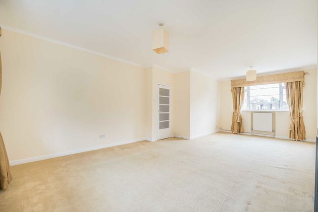 Flat 14, Chivelston, 78, Wimbledon Park Side, London photo 3