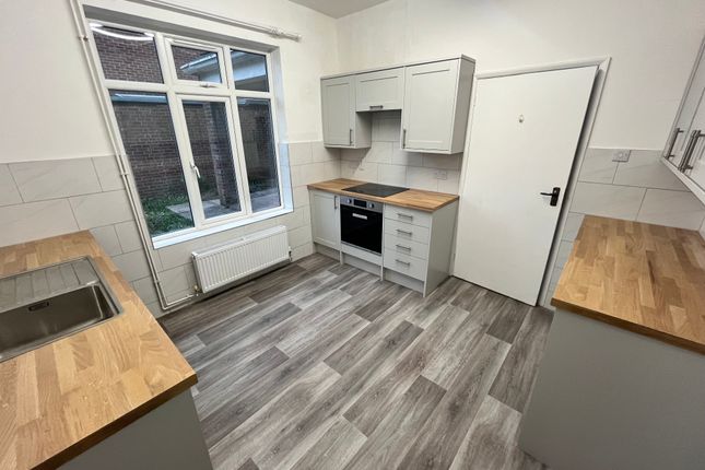 Bungalow to rent in Witham Place, Boston