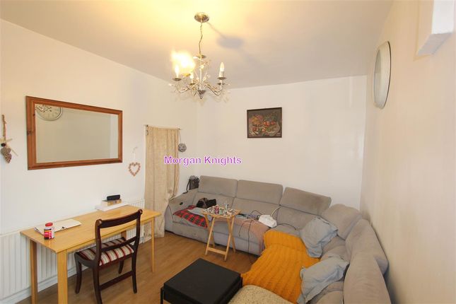 19, Davis Street, Plaistow photo 2