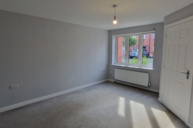 Buzzard Way, Exeter photo 3