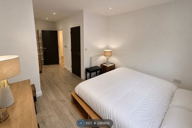 Flat, Purbeck Gardens, London photo 3