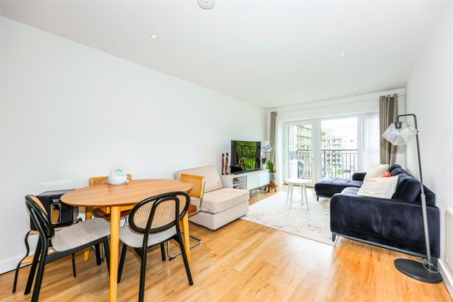 Flat 63, Fermont House, 15, Beaufort Square, Colindale photo 4