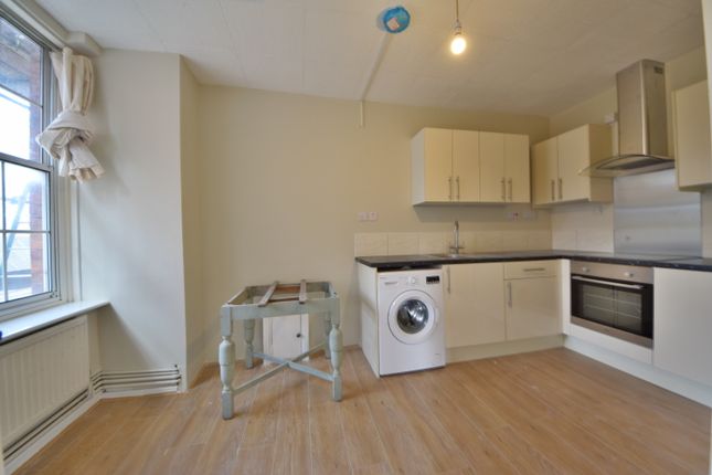 Flat to rent in Caledonian Road, London