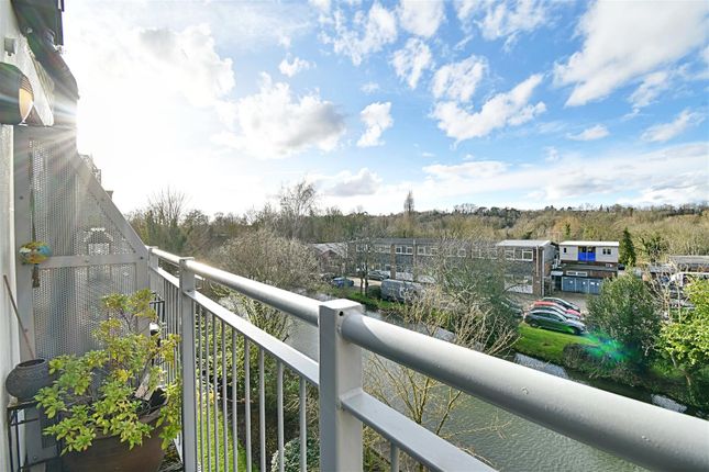 Flat for sale in Smeaton Court, Hertford