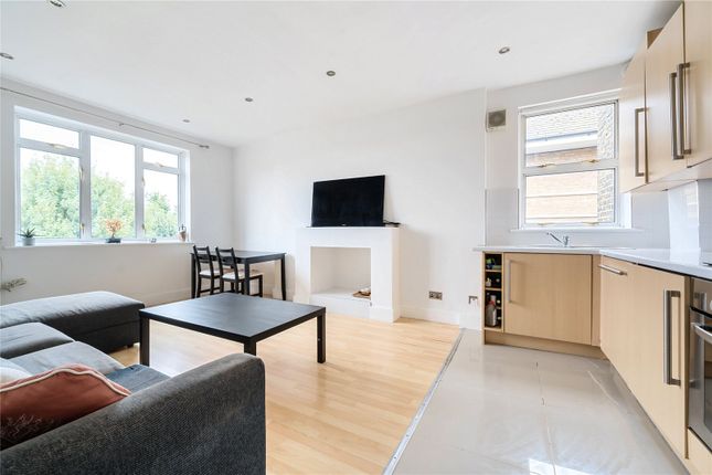 Flat for sale in Seven Sisters Road, Finsbury Park, London