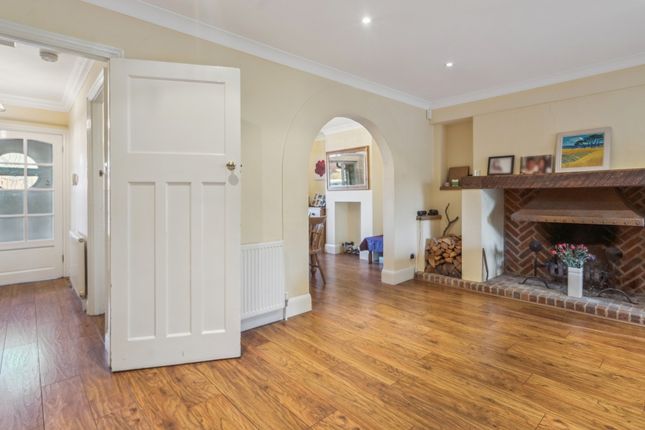 14, The Poynings, Iver photo 4