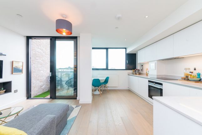 1-bed studio on 320 Hill House 17, Highgate Hill, London, £350,000