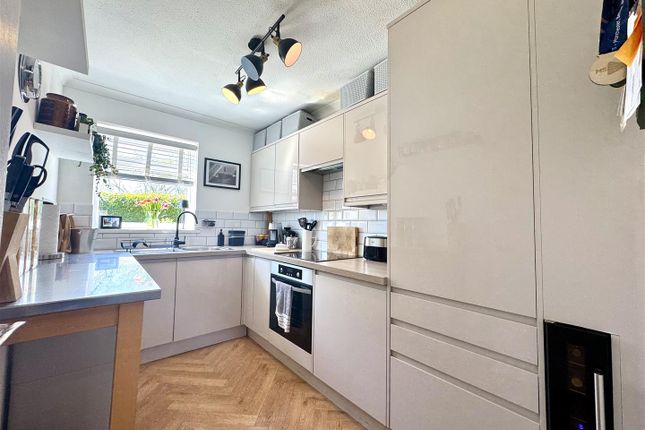 5 Arthurs Court,, Gray Hill View, Caldicot photo 2