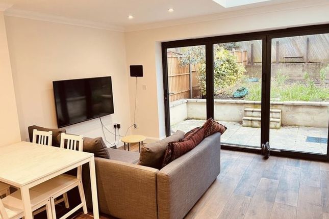 Flat to rent in Doggett Road, London
