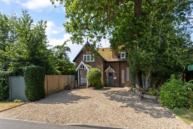 Brickfield Cottage, Clamp Hill, Stanmore photo 3