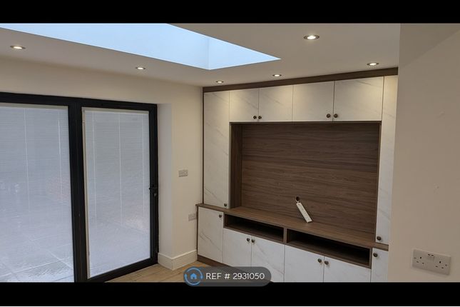 Alexandra Avenue, Southall photo 4