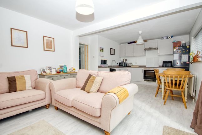 1, Marvin Close, Southampton photo 4