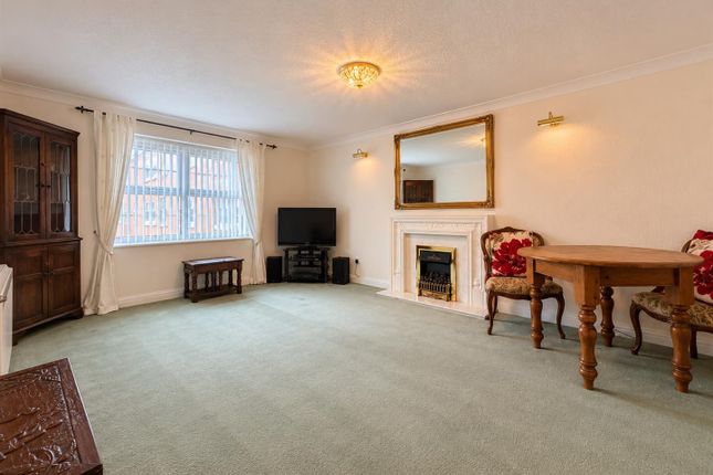 2-bed flat on Admirals Sound, Thornton-Cleveleys, £160,000