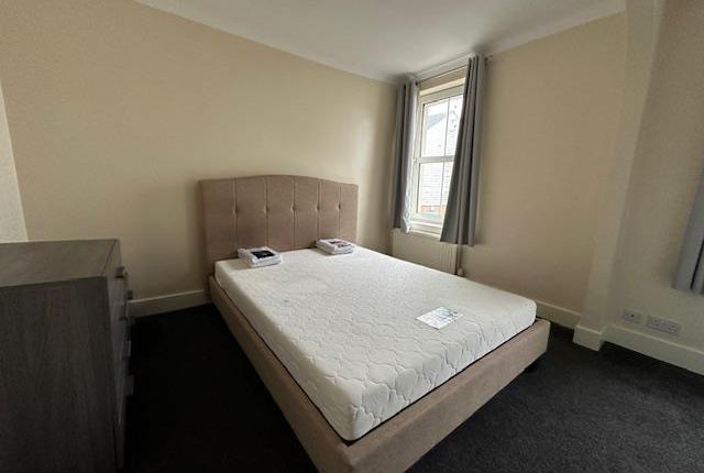 Room to rent in Whitfeld Road, Ashford