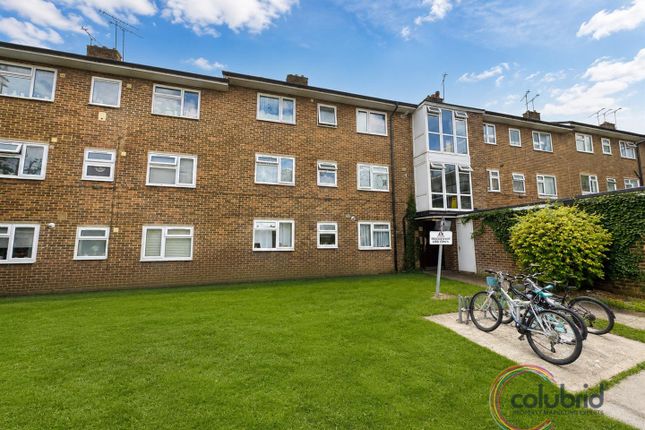 250, The Knares, Basildon photo 2