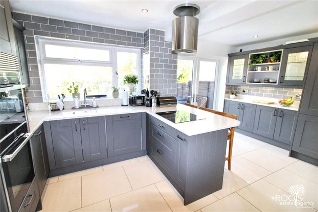 32, Trent Crescent, Berkshire photo 4