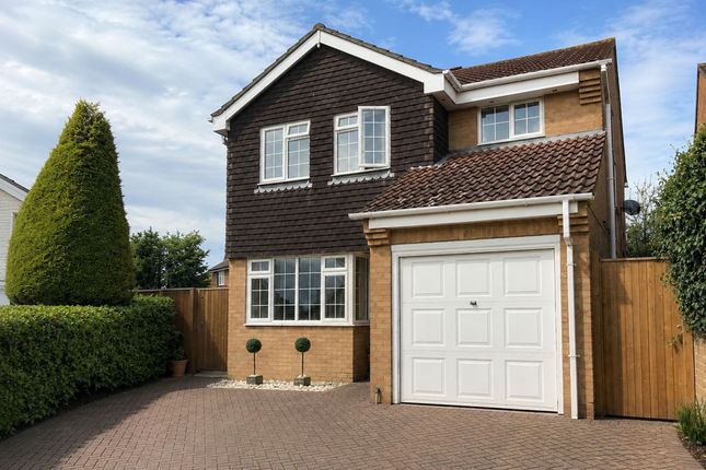 4-bed house on 11 Knights Ridge, Orpington, £2,600/mo