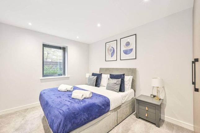 Flat 2 Holocene Court 63, The Hyde, London photo 3