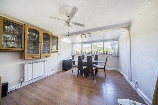 1, Sanctuary Close, Uxbridge photo 3