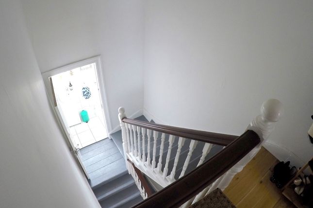 Maisonette to rent in Upper Street, Islington