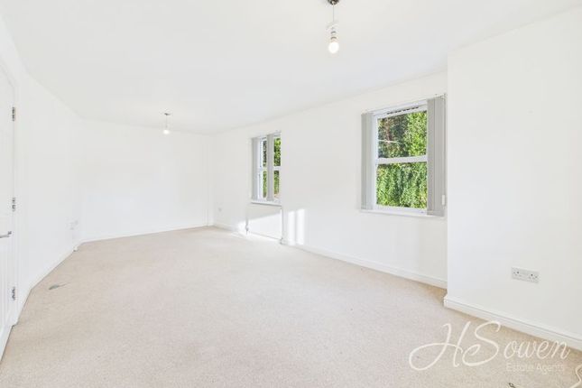 6 Marina Court, Warren Road, Torquay photo 2