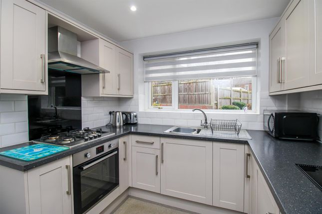 9, Duncan Avenue, Wakefield photo 3