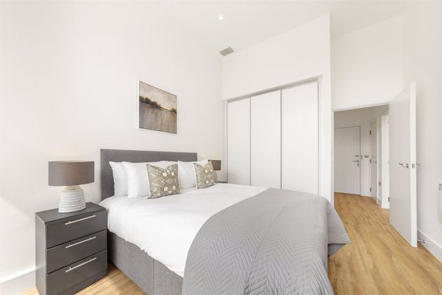 Flat to rent in West Gate, London