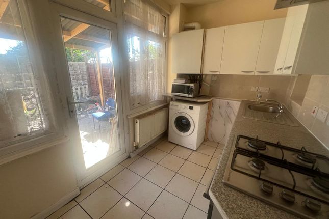 Woolsey Avenue, Newham, London photo 4