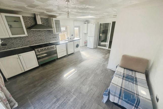 88, Waller Avenue, Bedfordshire photo 4